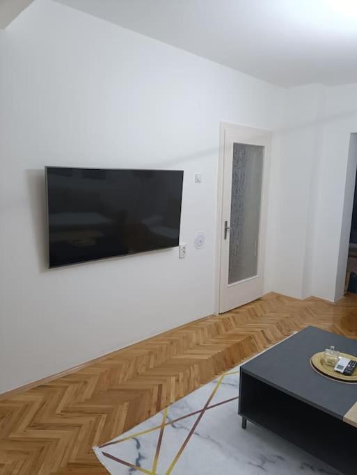 Big Apartment *